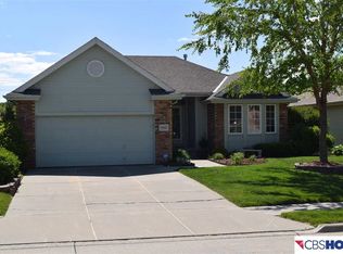 11543 Lakeview Dr, Papillion, NE 68133