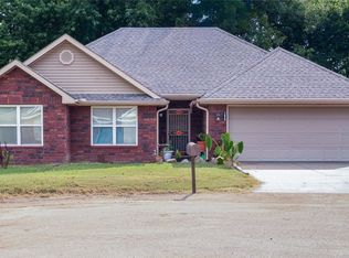 1520 Cherokee Rock Rd, Muldrow, OK 74948