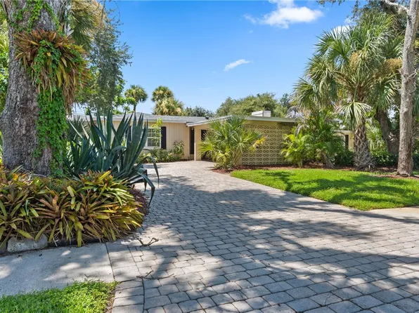 560 Acacia Rd, Vero Beach, FL 32963