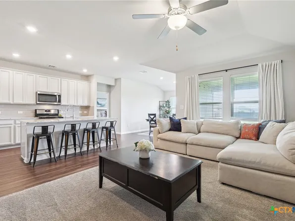 300 Golden Plains Pkwy, Hutto, TX 78634