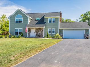 10 Kingsley Cir, Fairport, NY 14450