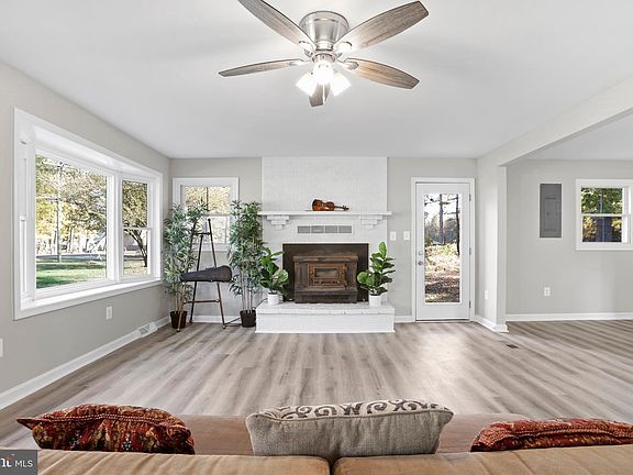 3rd image of 543 McKinney Blvd
