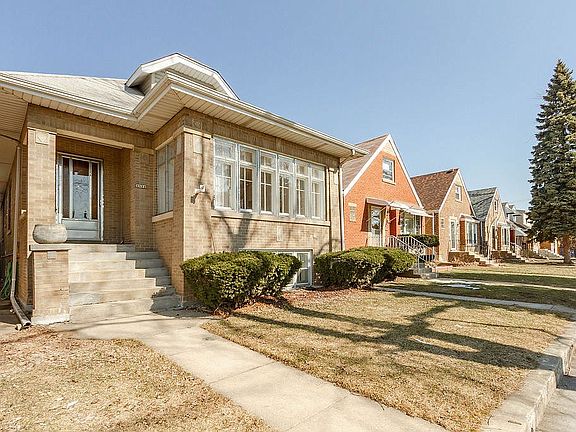 4th image of 4834 W Wellington Ave #1