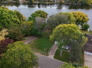 489 Gentry Ave N, Saint Paul, MN 55128