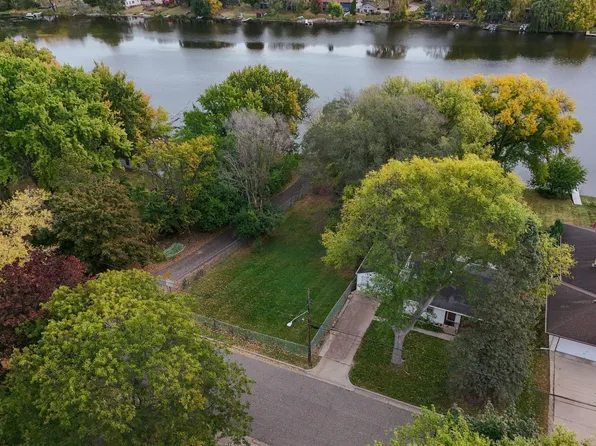 503 Gentry Ave N, Saint Paul, MN 55128