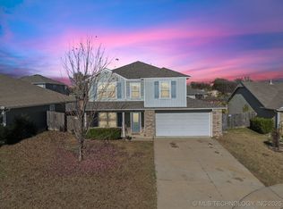 111 W 45th Pl, Sand Springs, OK 74063