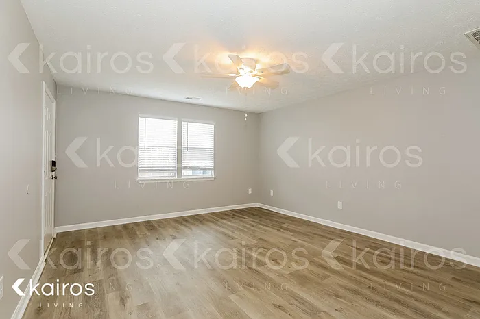 415 Deerpark Dr — Photo 2