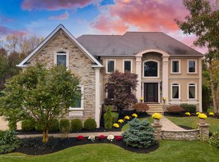 8 Pegasus Dr, Tinton Falls, NJ 07724