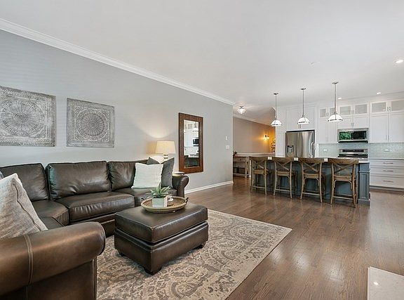 4th image of 3711 N Bosworth Ave APT 1S