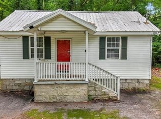 281 Valley Lake Dr, Stone Mountain, GA 30087