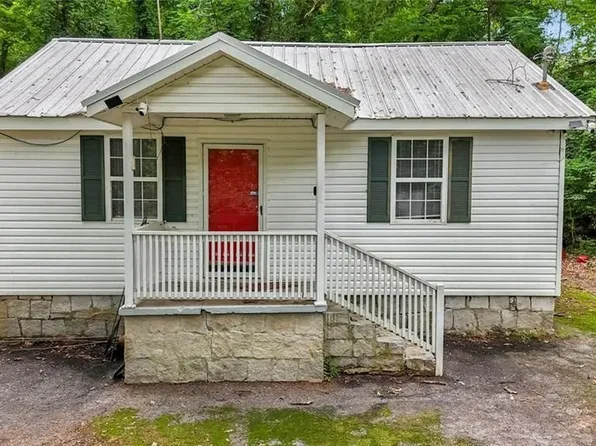 281 Valley Lake Dr, Stone Mountain, GA 30087