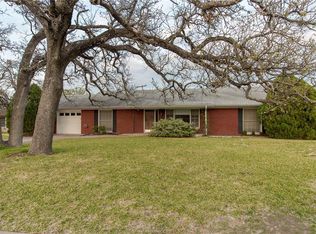 2101 Elmwood Dr, Bryan, TX 77802