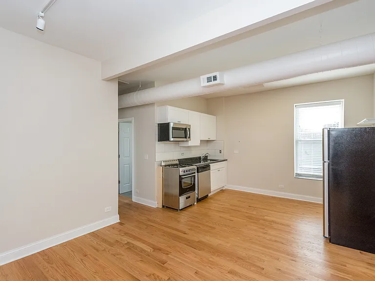 915 S Aberdeen St — Photo 4