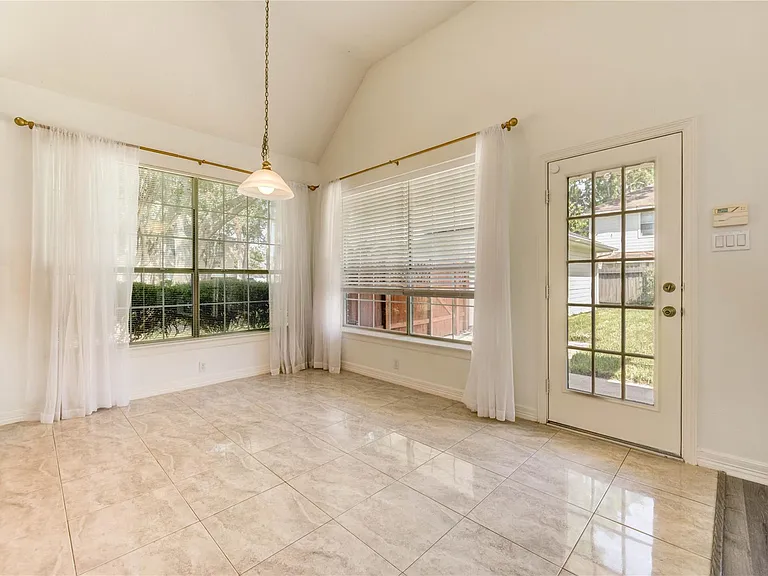 8803 Memorial Creek Dr — Photo 19