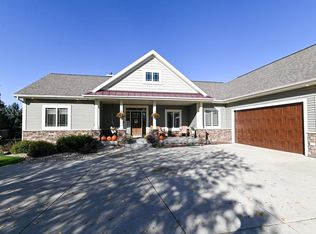 3168 Castleton Crossing, Sun Prairie, WI 53590