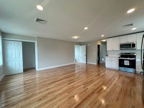 5th image of 7 Blossom St #7B