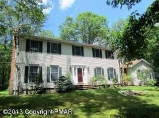 565 Lake Rd, Canadensis, PA 18325