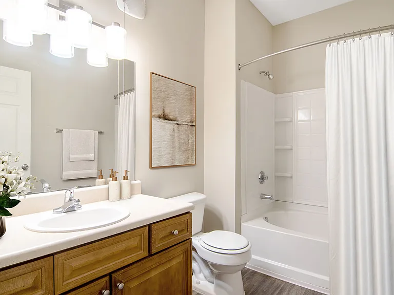 Houston Lake Apartments — Photo 38