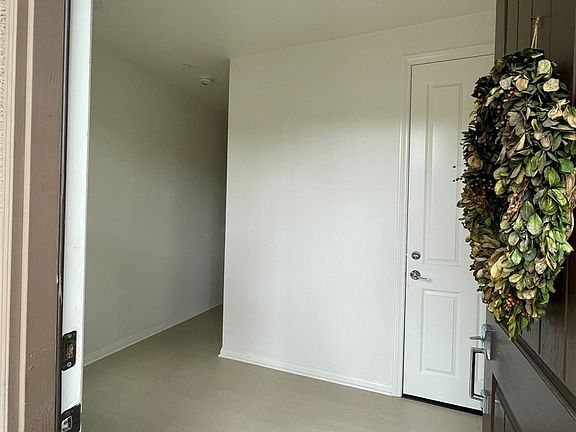 4th image of 810 E Promenade #C