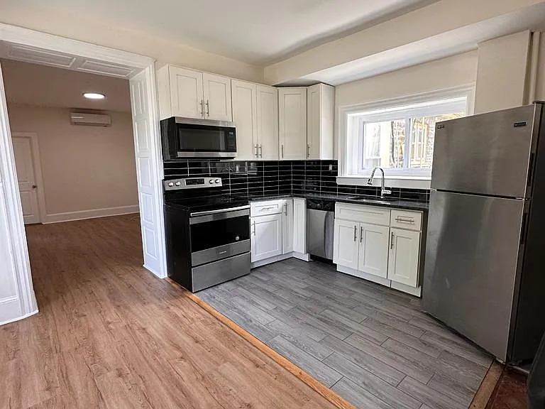144 W Washington Ln #1F — Photo 2