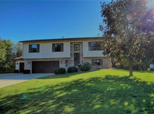 205 Ridgecrest Dr, Cannon Falls, MN 55009