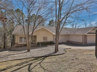 4 Williamsburg Ln E, Bentonville, AR 72715