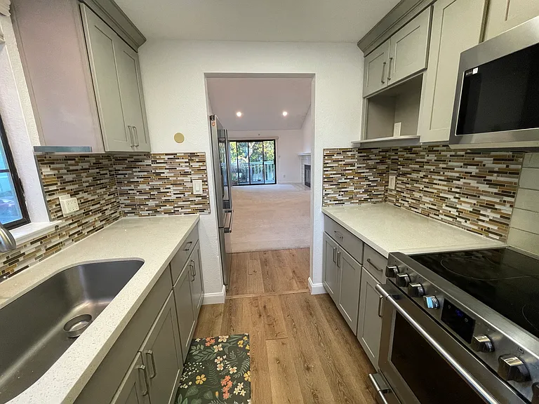 5015 Shalimar Cir — Photo 10