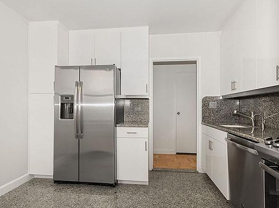 4th image of 300 E 56th St APT 12L