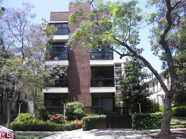 1st image of 323 N Palm Dr