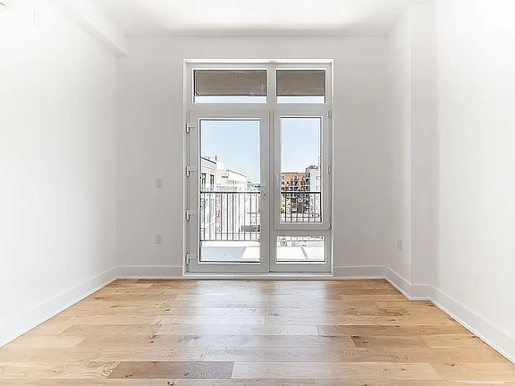 4th image of 2641 3rd St #4F