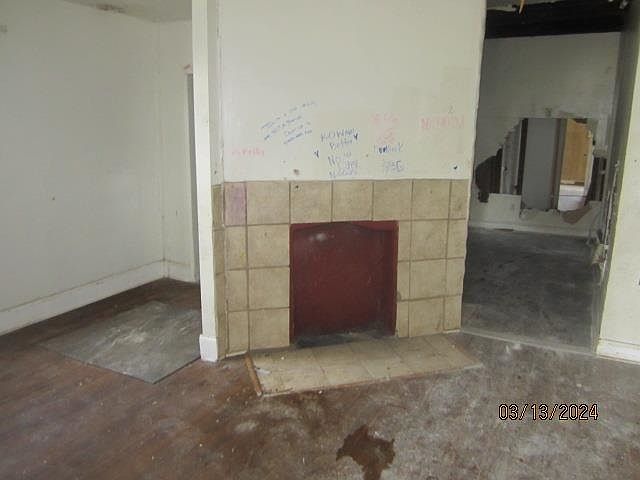 2nd image of 872 Stafford Ave