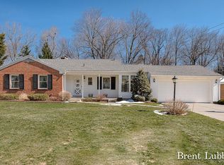 1126 Maplegrove Dr NW, Grand Rapids, MI 49504