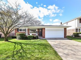 7539 Sussex Dr, Canton, MI 48187