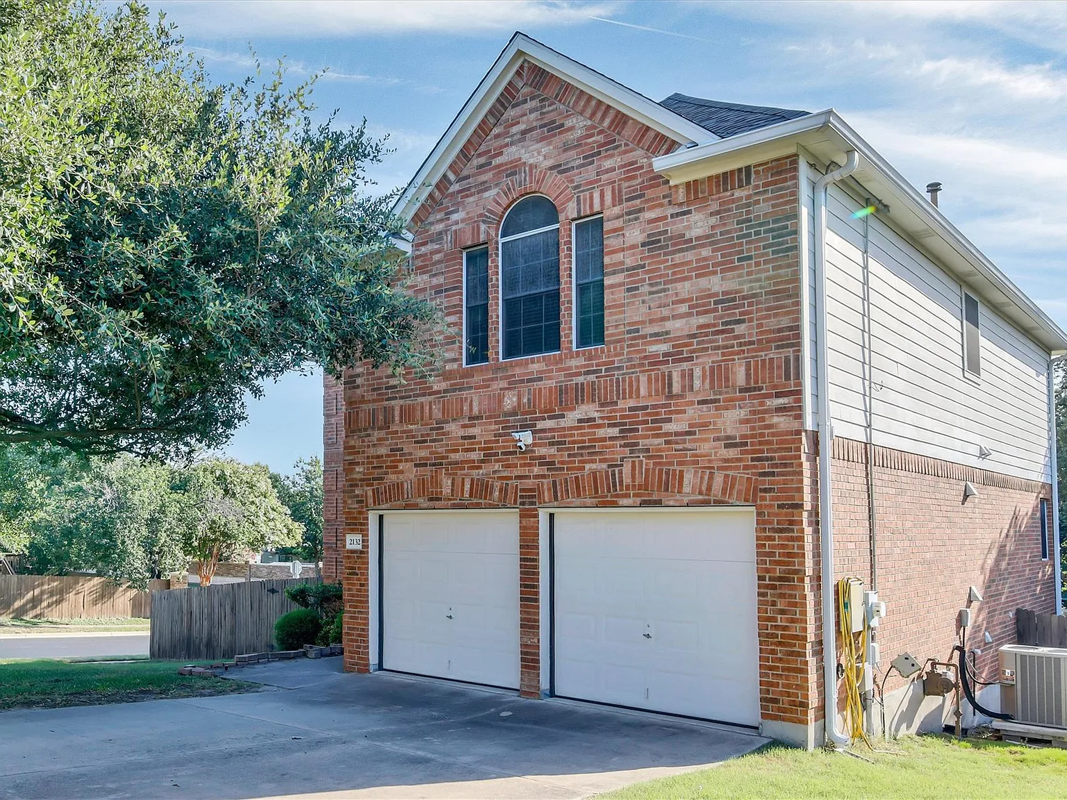 3 bed, 2.5 bath, 2344 sqft, $2,295 — Photo 2