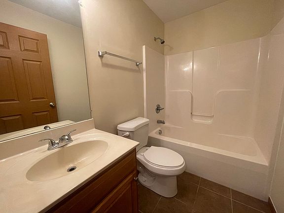3rd image of 632 Creekside Dr