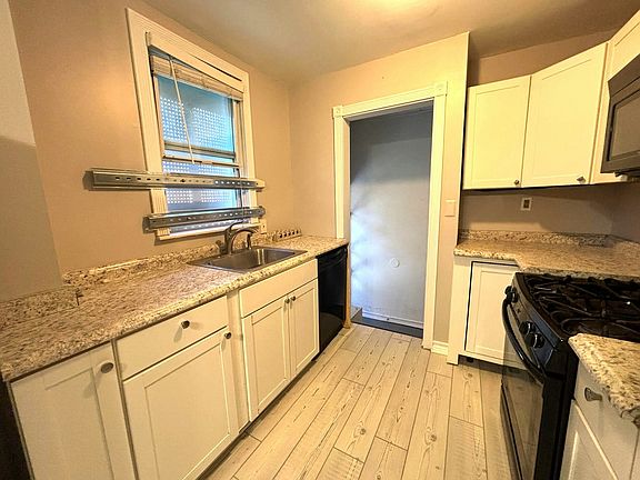 3rd image of 20624 Washtenaw St