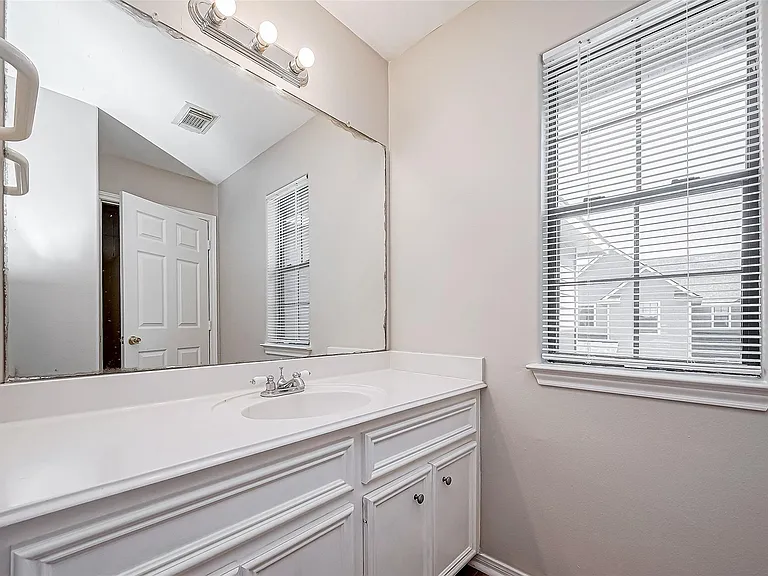 10043 Morocco Rd — Photo 40