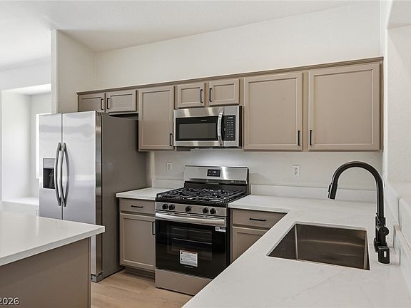5th image of 728 Brown Breeches Ave