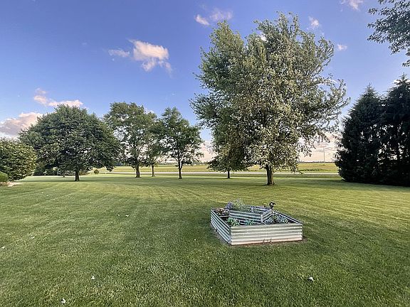 4th image of 2881 Straley Rd
