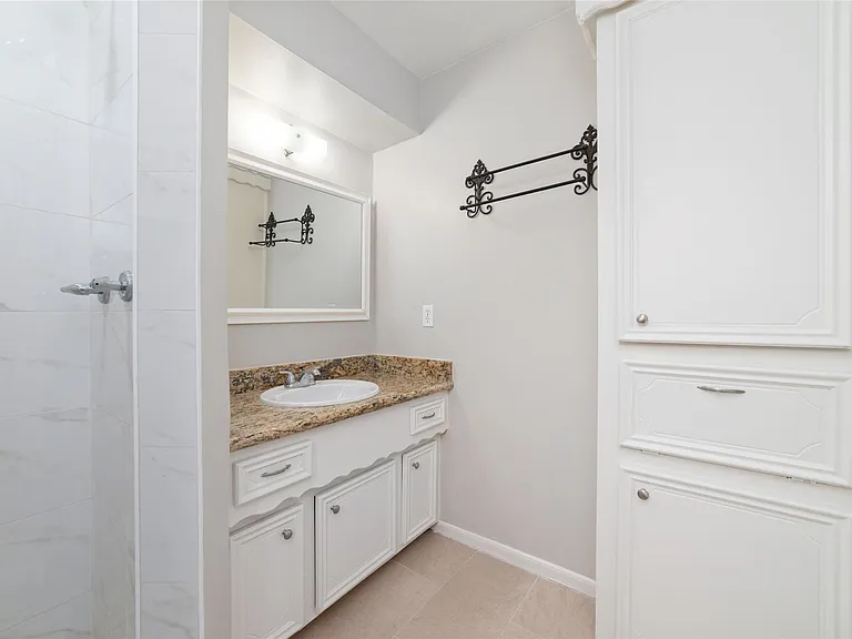 25602 Oakhurst Dr — Photo 20