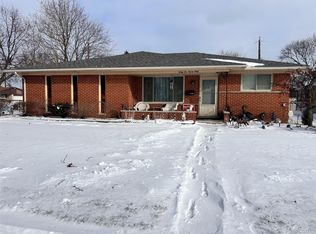 35760 Alta Vista Dr, Sterling Heights, MI 48312