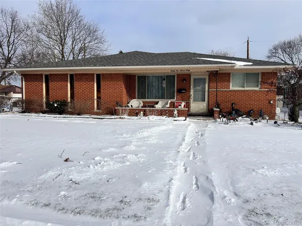 35760 Alta Vista Dr, Sterling Heights, MI 48312