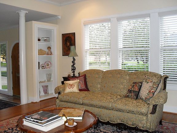 4th image of 2812 University Blvd