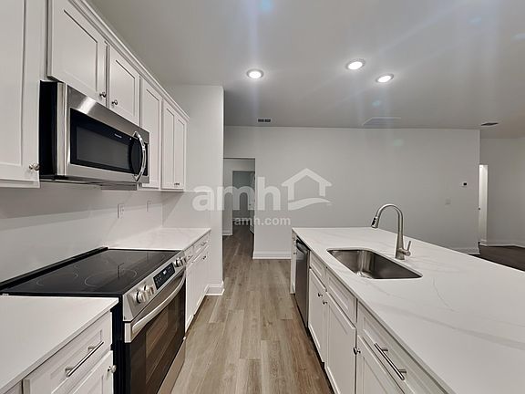 3rd image of 1605 Soapstone Rd