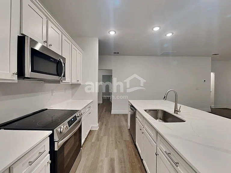 1605 Soapstone Rd — Photo 3