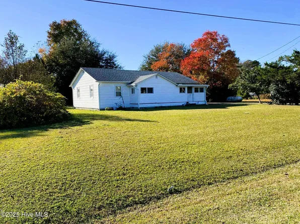 421 Gurganus Road, Maple Hill, NC 28454