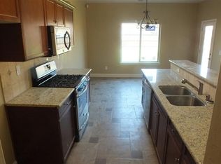 869 S Kenneth Ave, Kerman, CA 93630