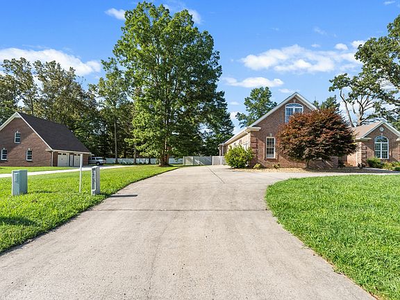 3rd image of 142 Heritage Cir