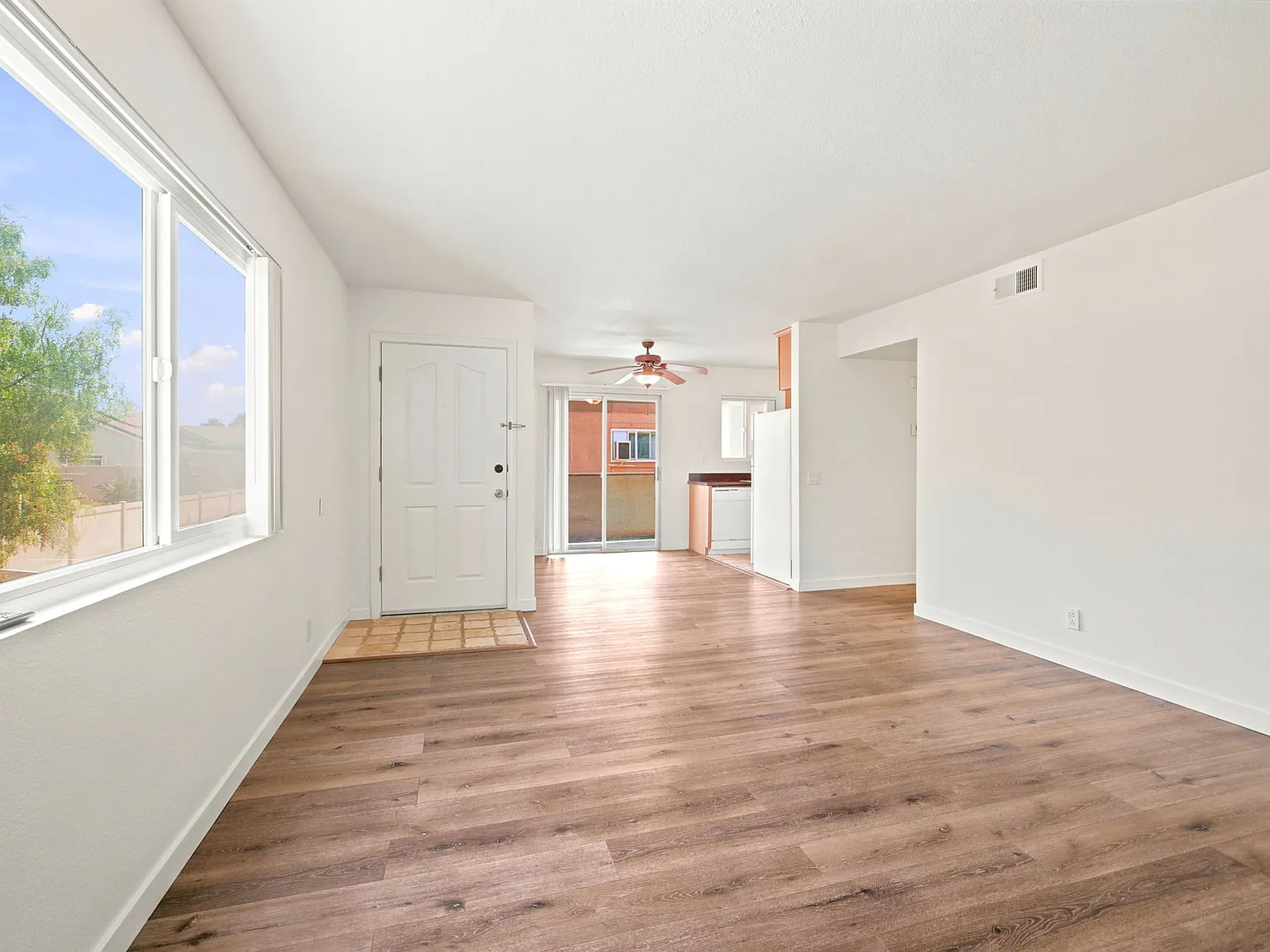 2 bed, 806 sqft, $2,050 — Photo 4