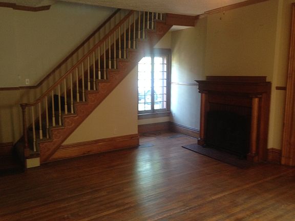 5th image of 216 S Cherry St